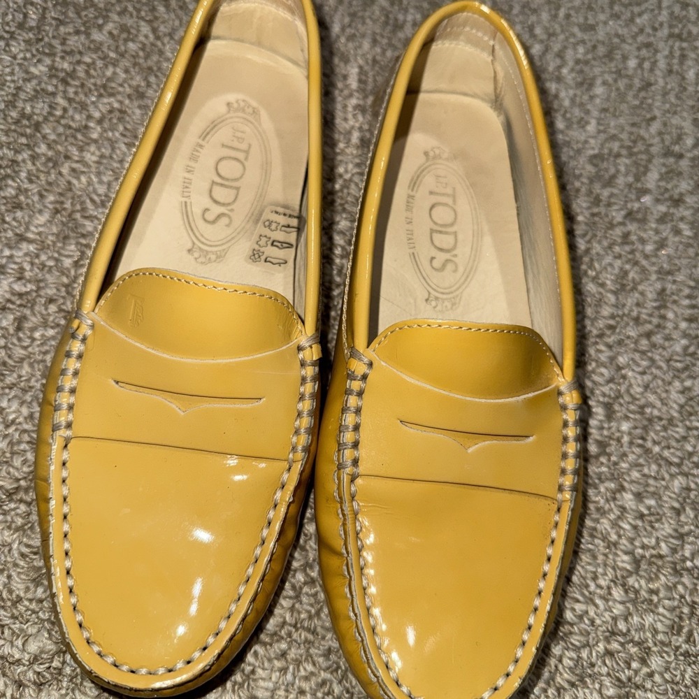 TODS Gommino Driving Loafers Women Yellow Patent Leather Made Italy Size 5